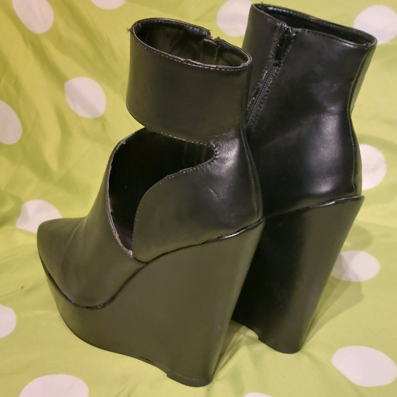 Madison Shoes - Madison by Shoedazzle, Domino black platform wedge, sz 9.5 EUC